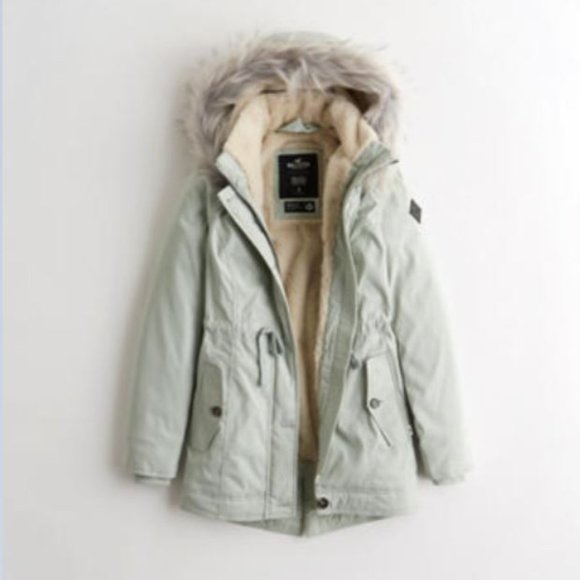 Looking to BUY Hollister parkas! - Picture 1 of 5